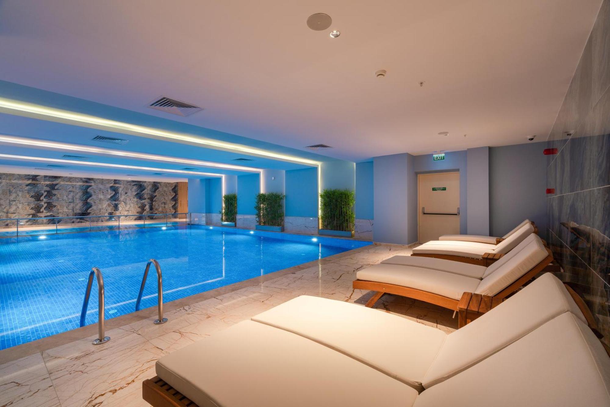 Concorde Tower Hotel & Casino Нікосія Екстер'єр фото Indoor pool