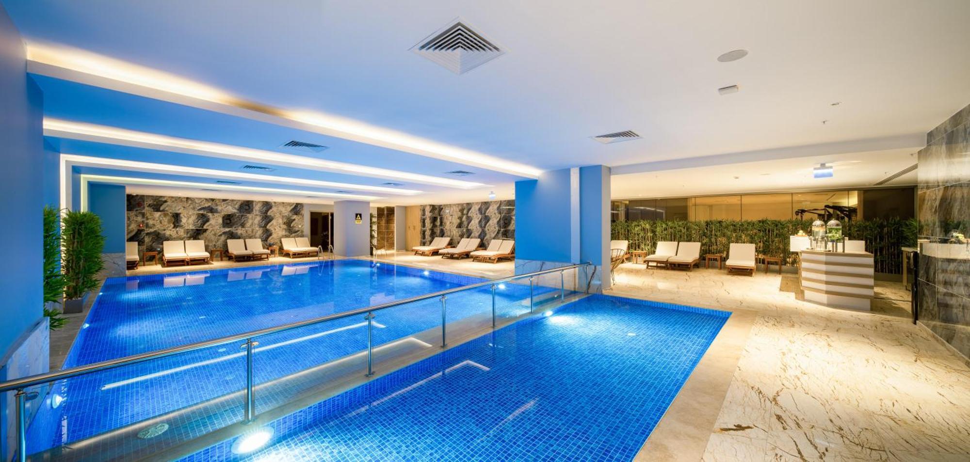 Concorde Tower Hotel & Casino Нікосія Екстер'єр фото Indoor pool