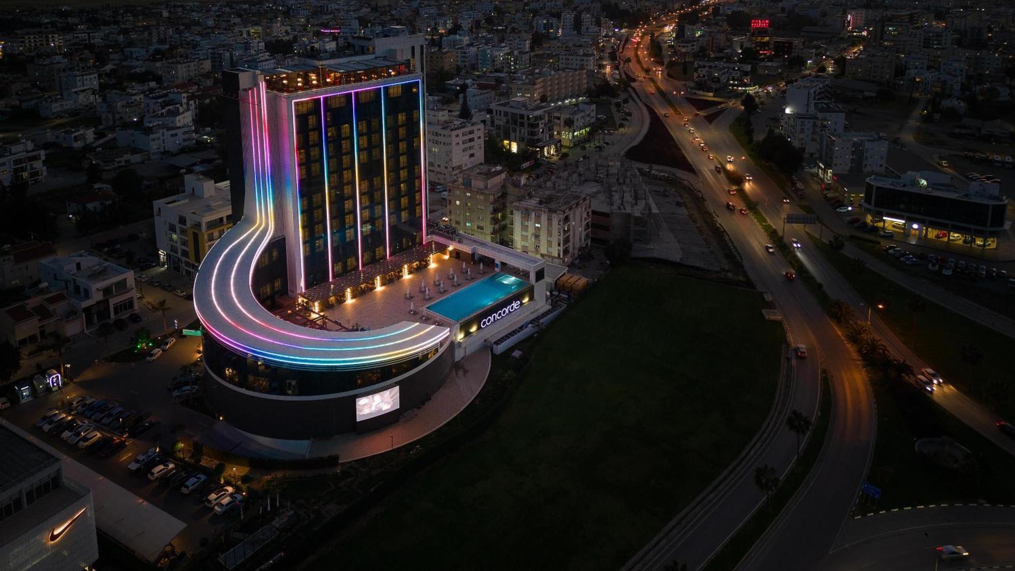 Concorde Tower Hotel & Casino Нікосія Екстер'єр фото The hotel at night