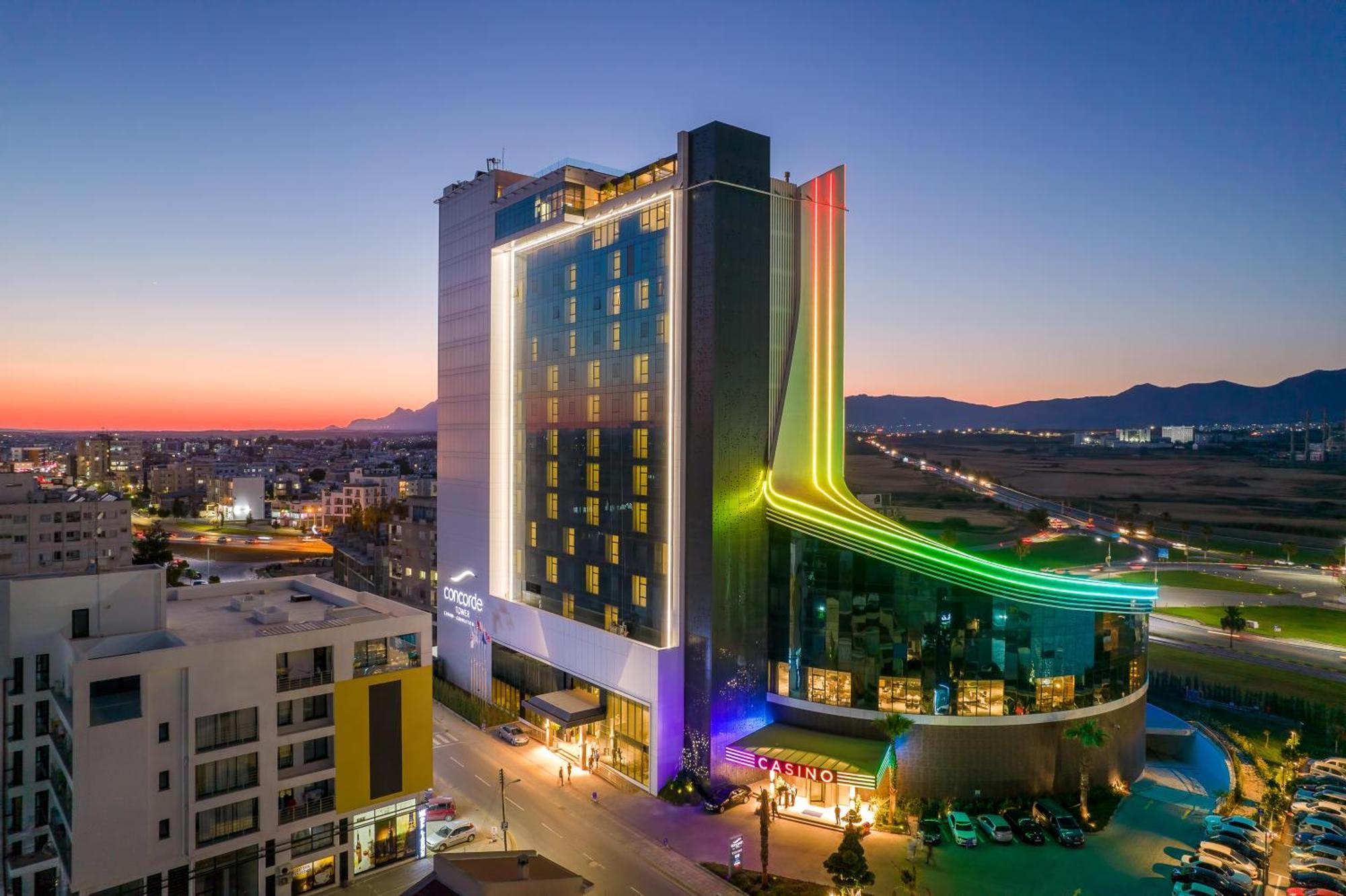 Concorde Tower Hotel & Casino Нікосія Екстер'єр фото The hotel at night